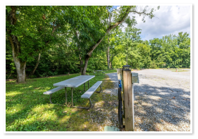 picknic table at one of our rv sites